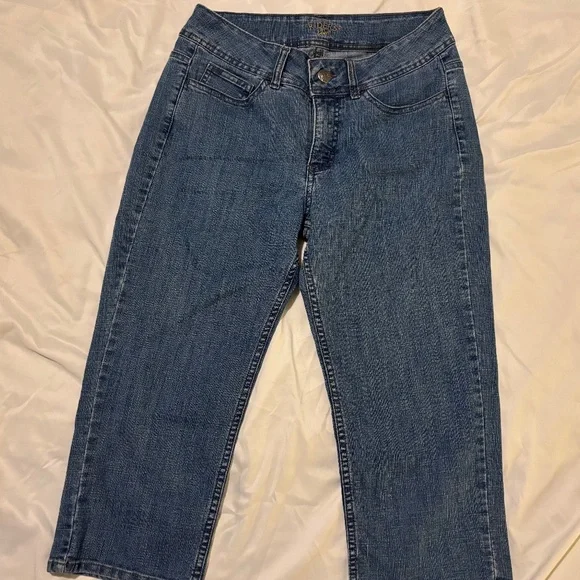 Capris - Picture 1 of 2